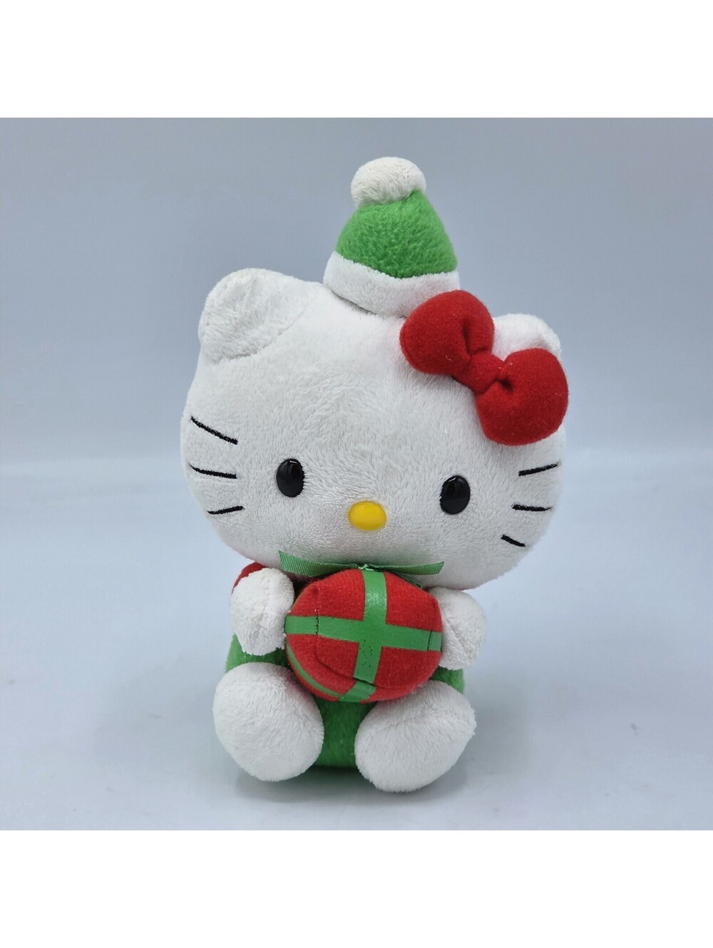 Sanrio Hello Kitty CHRISTMAS PRESENT HOLIDAY 6" Plush Stuffed Animal